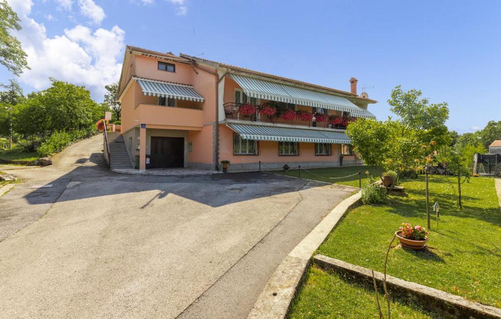 Nora Apartment Mucici