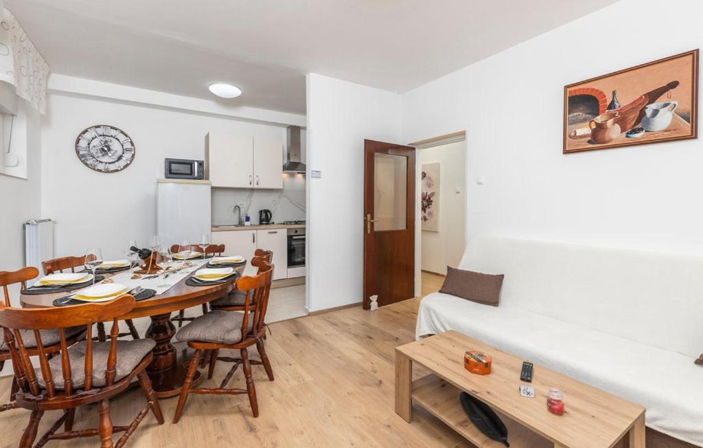 Nora Apartment